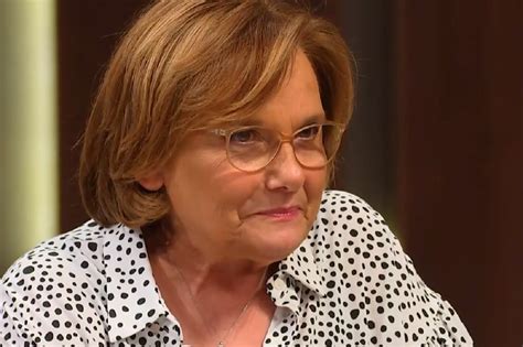 Dolli Irigoyen en la biblioteca que lleva su nombre