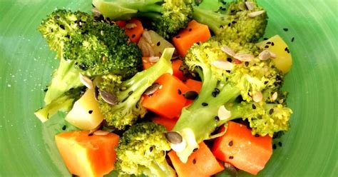 Zanahorias y brócoli cocinándose al vapor