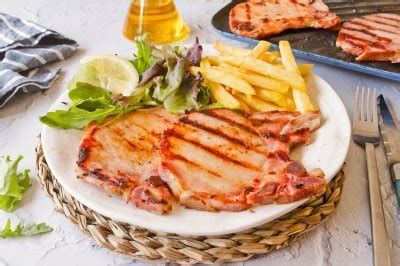 chuleta kassler a la plancha con guarnición
