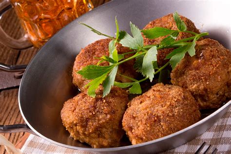 Albóndigas doradas preparadas al horno